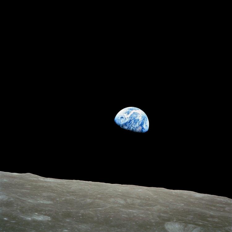 earthrise.thumb.jpg.f3440c2fc237b5defbc22deb4cfe4bbd.jpg