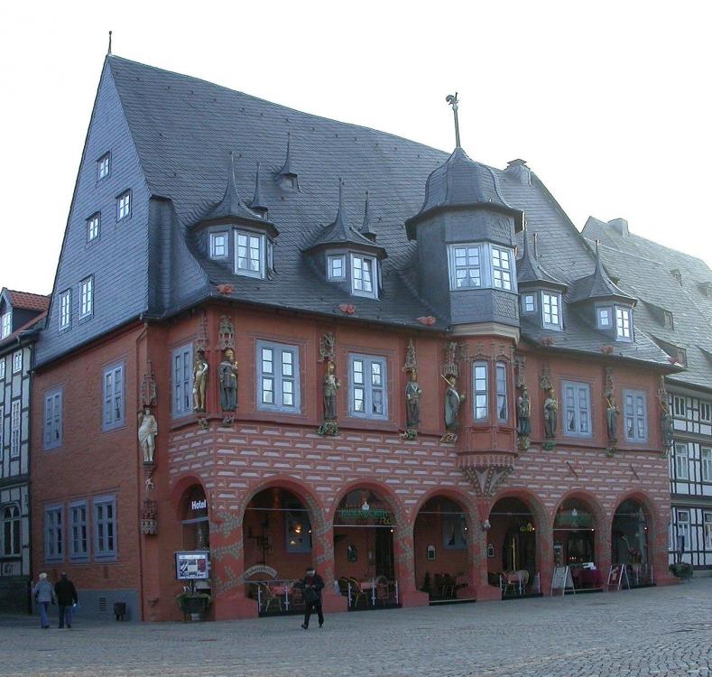 kaiserworth.thumb.jpg.4d091e64f2e2fd953ff21757a0cab3d9.jpg