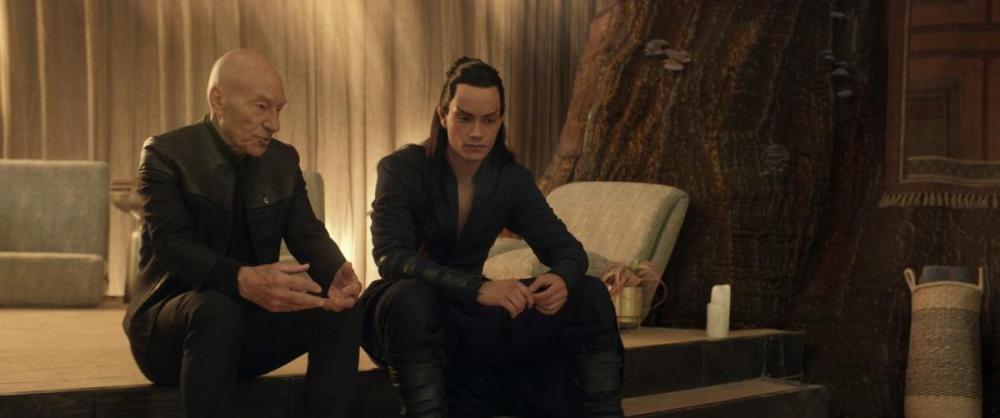 1200px-Picard_und_Elnor_sprechen_miteinander.thumb.jpg.0e10829d9b2afd7a8308fdaa1456778c.jpg